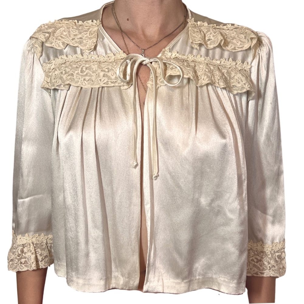 vintage bed jacket cream w/ lace detailing
